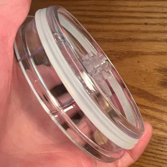 Lilly Pulitzer Stainless Steel 30 oz. insulated Tumbler w/ lid High Manetenance - Picture 6 of 7